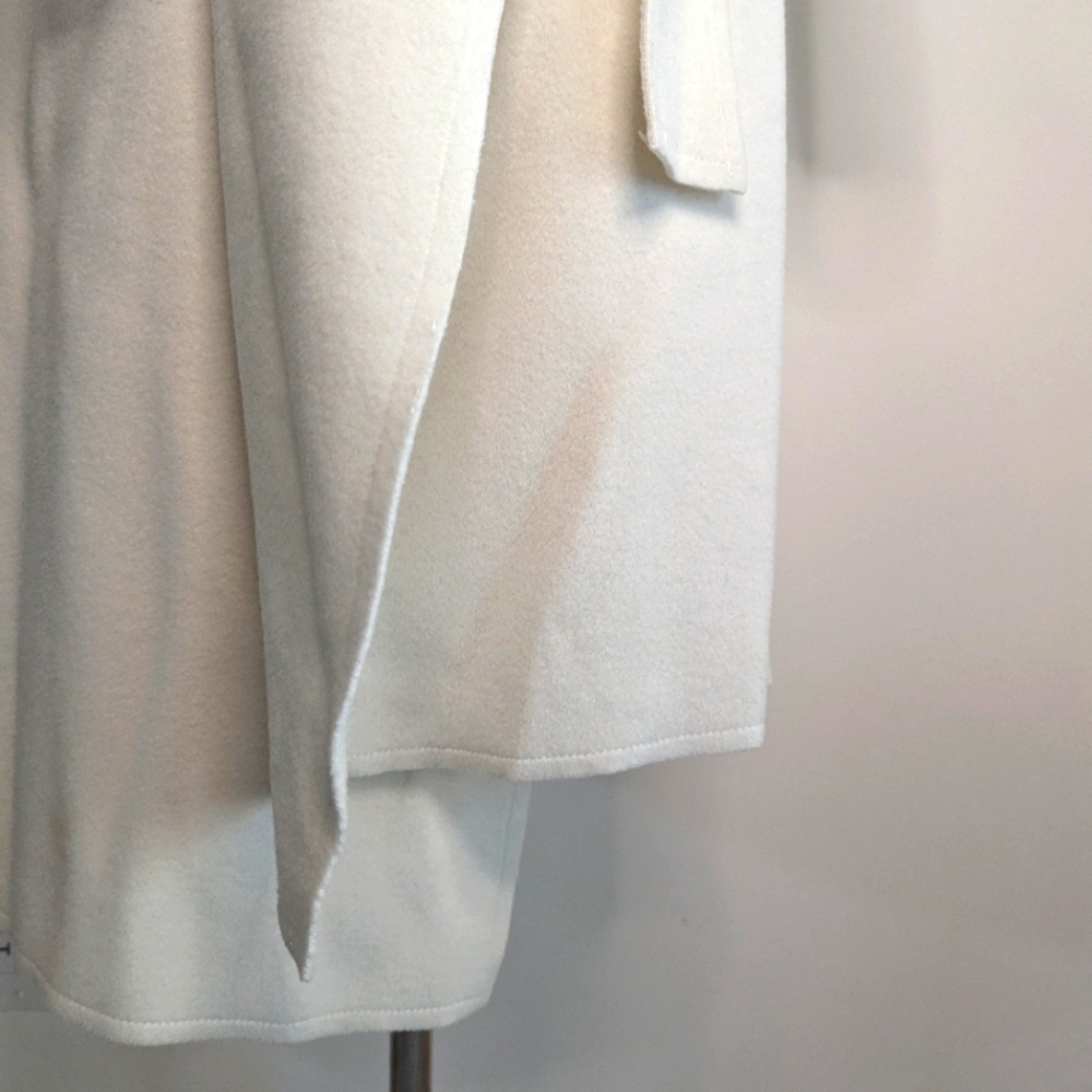 🎀 Winter Coat 🎀 white wrapped coat with belt - Picture 8 of 13